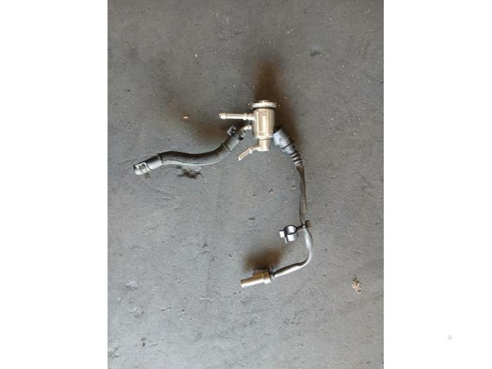 Usados Inyector Adblue Opel Astra K Sports Tourer 1.5 CDTi 122 12V Precio € 121,00 IVA incluido ofrecido por Autohandel-Smet Gebroeders NV