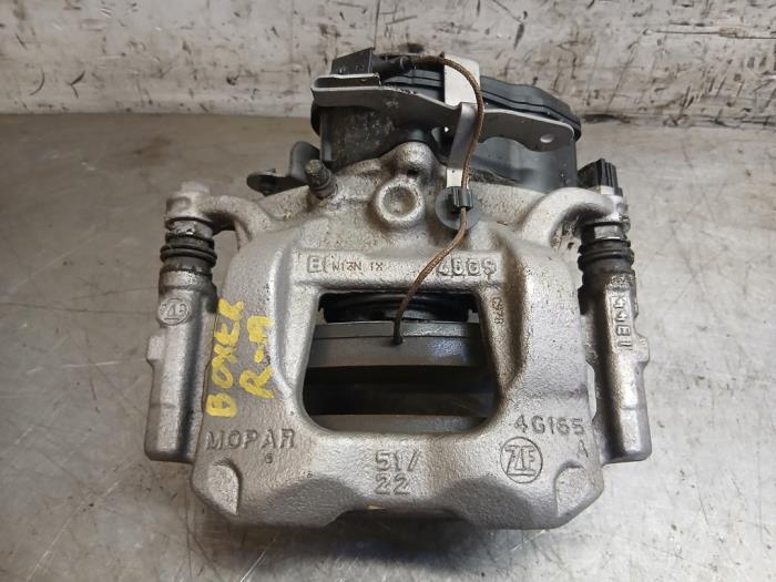 Gebrauchte Bremszange rechts hinten Peugeot Boxer (U9) 2.2 BlueHDi 180 Preis € 181,50 Mit Mehrwertsteuer angeboten von Autohandel-Smet Gebroeders NV