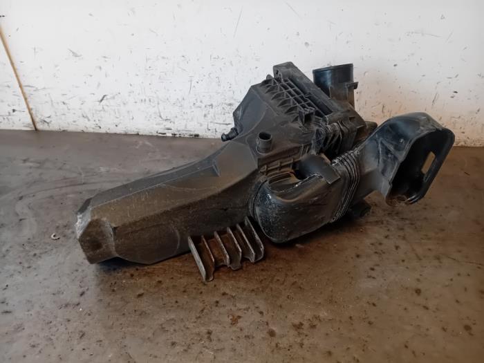 Gebrauchte Luftfiltergehäuse Ford B-Max (JK8) 1.0 EcoBoost 12V 125 Preis auf Anfrage angeboten von Autohandel-Smet Gebroeders NV