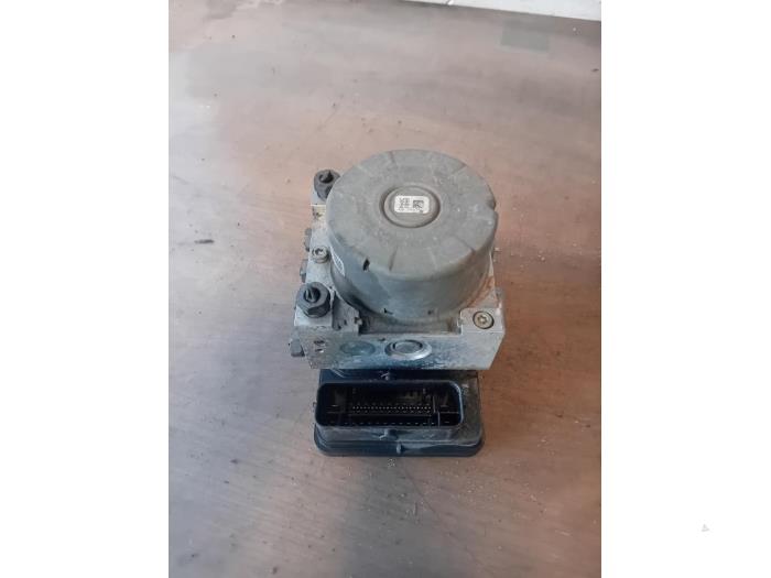 Usagé Bloc ABS Ford B-Max (JK8) 1.0 EcoBoost 12V 125 Prix sur demande proposé par Autohandel-Smet Gebroeders NV