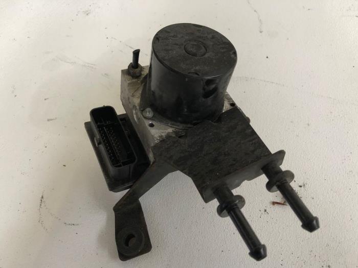 Gebrauchte ABS Pumpe Volkswagen Polo IV (9N1/2/3) 1.2 Preis € 65,00 Margenregelung angeboten von Autodemontage van der Iest