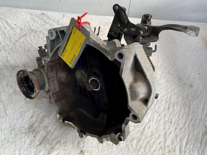 Gearbox from a Volkswagen Polo IV (9N1/2/3) 1.2 2003