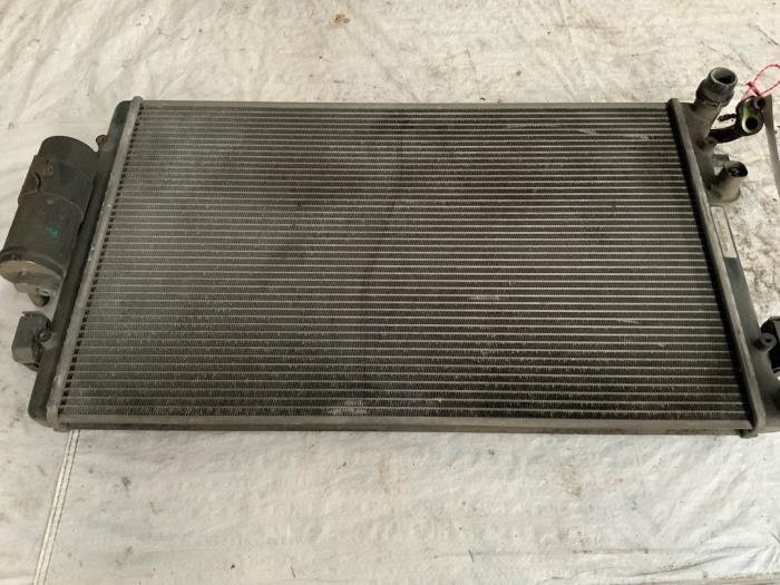 Usagé Radiateur Audi A3 (8L1) 1.8 T 20V Prix € 50,00 Règlement à la marge proposé par Autodemontage van der Iest
