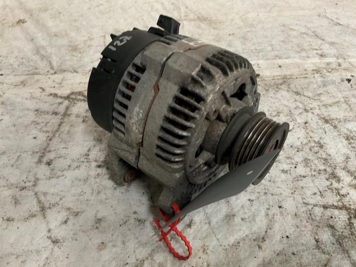 Gebrauchte Dynamo Volkswagen Polo III (6N2) 1.9 SDI Preis € 50,00 Margenregelung angeboten von Autodemontage van der Iest