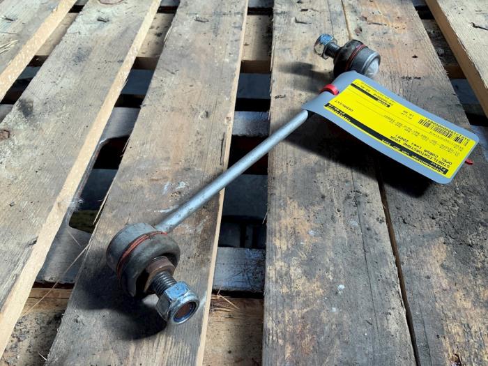 Używane Stabilizator przód Opel Corsa C (F08/68) 1.4 16V Twin Port Cena € 10,00 Procedura marży oferowane przez Autodemontage van der Iest