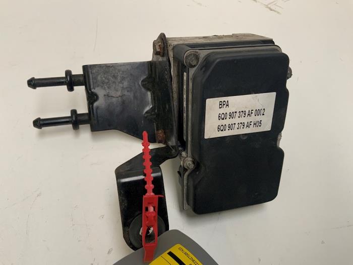 Begagnade ABS-pump Volkswagen Polo IV (9N1/2/3) 1.2 Pris € 40,00 Marginaltabell erbjuds av Autodemontage van der Iest