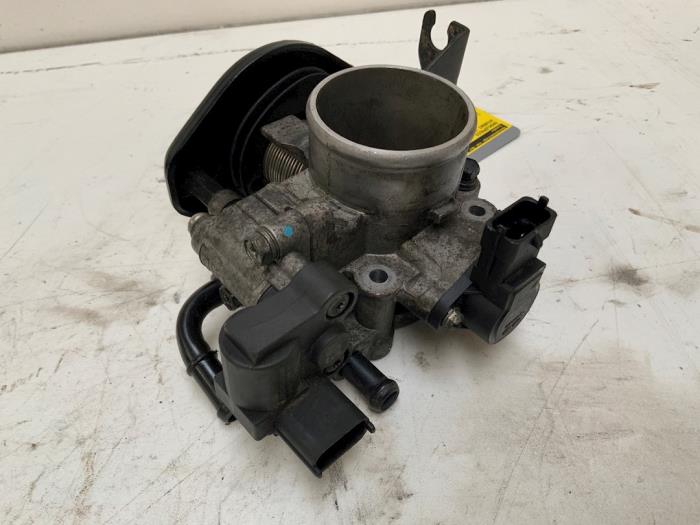 Used Throttle body Hyundai i20 1.2i 16V Price € 45,00 Margin scheme offered by Autodemontage van der Iest