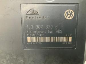 Usados Bomba ABS Volkswagen Golf IV (1J1) 1.9 TDI Precio € 25,00 Norma de margen ofrecido por Autodemontage van der Iest
