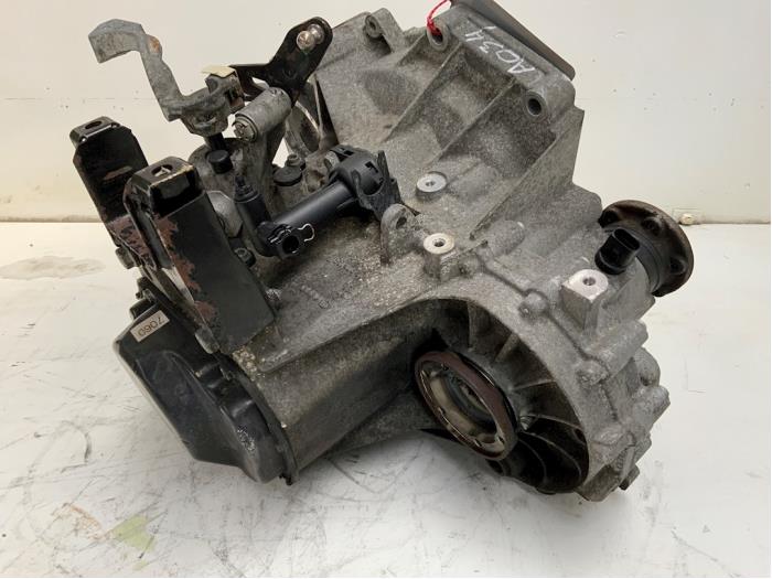 Gearbox from a Volkswagen Polo IV (9N1/2/3) 1.2 2002