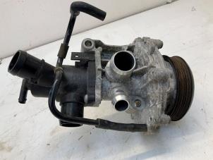 Usagé Pompe à eau Mercedes A (W176) 1.8 A-200 CDI 16V Prix € 90,75 Prix TTC proposé par Autodemontage van der Iest