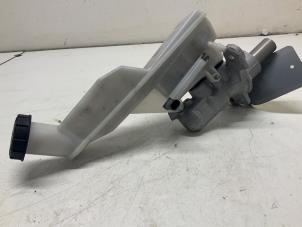 Used Master cylinder Mercedes A (W176) 1.8 A-200 CDI 16V Price € 60,50 Inclusive VAT offered by Autodemontage van der Iest