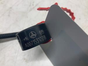 Klopfsensor van een Mercedes-Benz A (W176) 1.8 A-200 CDI 16V 2014