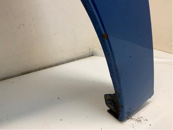 Front wing, left from a Volkswagen Polo III (6N2) 1.4 2001