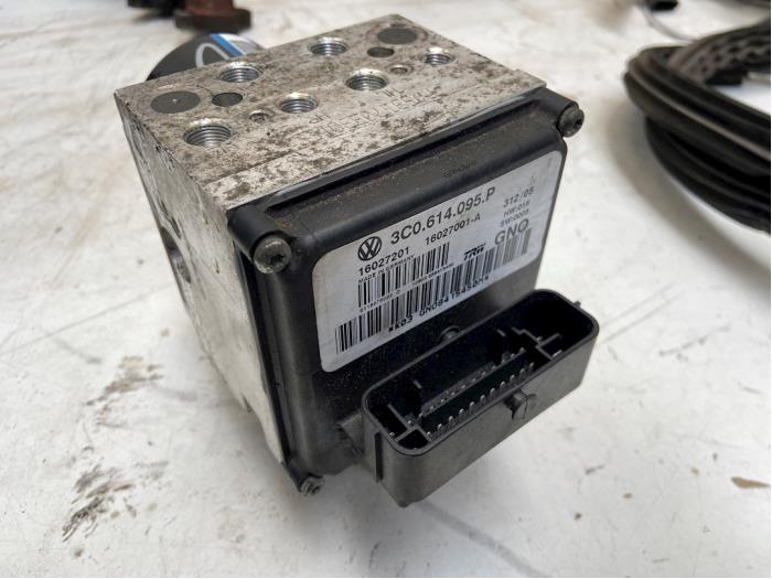 Gebrauchte ABS Pumpe Volkswagen Passat Variant (3C5) 2.0 TDI 140 Preis € 100,00 Margenregelung angeboten von Autodemontage van der Iest