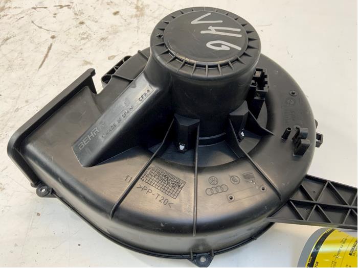 Motor de ventilador de calefactor de un Volkswagen Polo IV (9N1/2/3) 1.4 TDI 70 2007