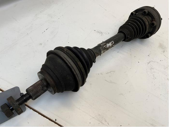Gebrauchte Antriebswelle links vorne Volkswagen Golf V (1K1) 2.0 TDI 16V Preis € 30,00 Margenregelung angeboten von Autodemontage van der Iest