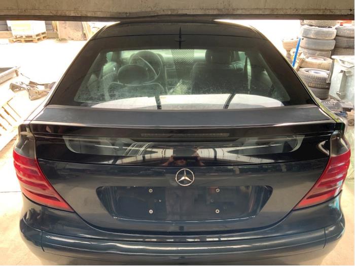 Używane Tylna klapa Mercedes C Sportcoupé (C203) 2.0 C-200K 16V Cena € 160,00 Procedura marży oferowane przez Autodemontage van der Iest