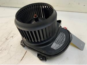 Usados Motor de ventilador de calefactor Mercedes A (W176) 2.2 A-220 CDI 16V Precio € 90,00 Norma de margen ofrecido por Autodemontage van der Iest