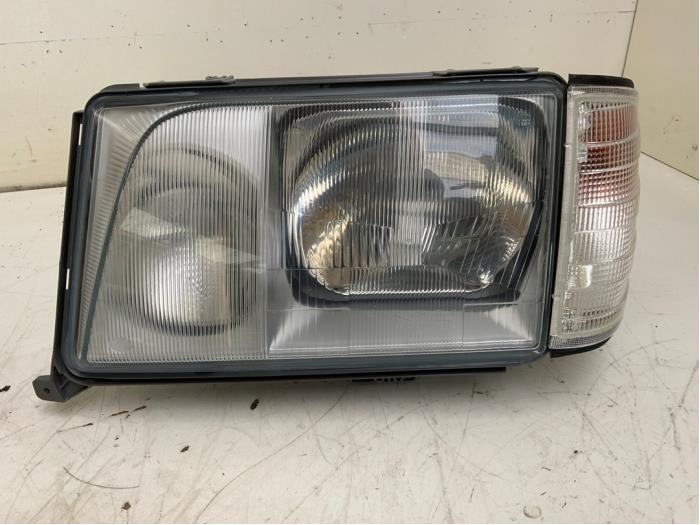 Neue Scheinwerfer links Mercedes E (W124) Preis € 241,99 Mit Mehrwertsteuer angeboten von Autodemontage van der Iest