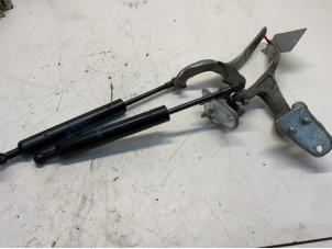 Used Set of gas struts for boot Mercedes E Combi (S211) 3.2 E-320 CDI 24V Price € 40,00 Margin scheme offered by Autodemontage van der Iest