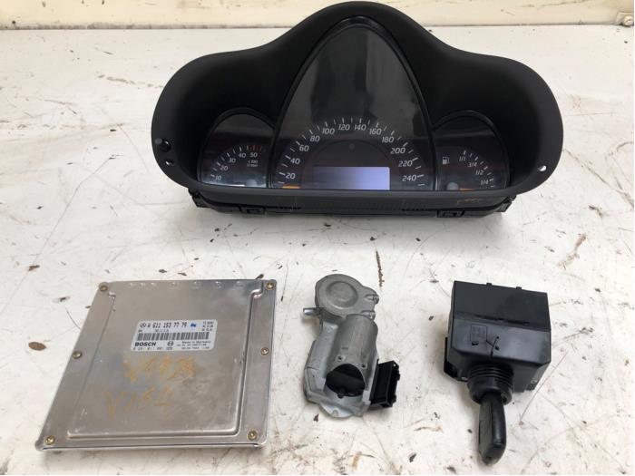 Used Ignition lock + computer Mercedes C Sportcoupé (C203) 2.2 C-220 CDI 16V Price € 275,00 Margin scheme offered by Autodemontage van der Iest