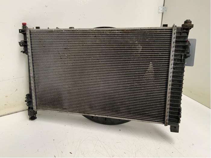 Used Radiator Mercedes C Sportcoupé (C203) 2.2 C-220 CDI 16V Price € 70,00 Margin scheme offered by Autodemontage van der Iest