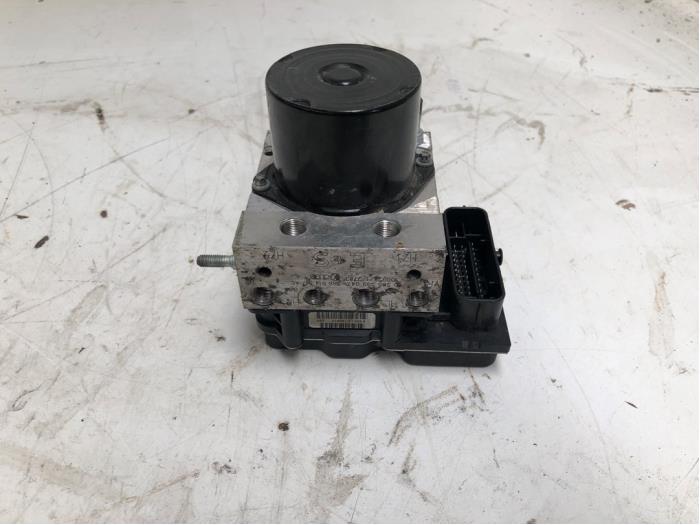 Begagnade ABS-pump Volkswagen Polo V (6R) 1.2 TDI 12V BlueMotion Pris € 70,00 Marginaltabell erbjuds av Autodemontage van der Iest