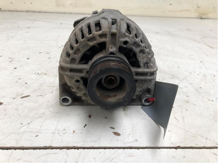 Usagé Dynamo Opel Astra H GTC (L08) 1.8 16V Prix € 30,00 Règlement à la marge proposé par Autodemontage van der Iest