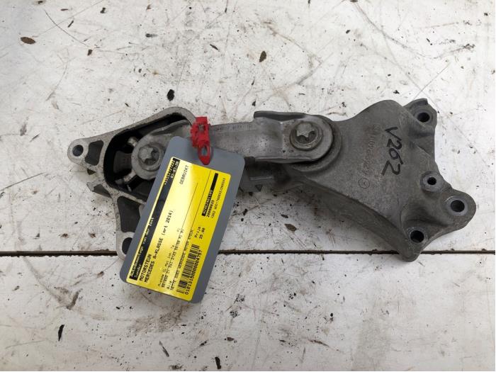 Used Engine mount Mercedes A (W176) 2.2 A-220 CDI 16V Price € 15,00 Margin scheme offered by Autodemontage van der Iest