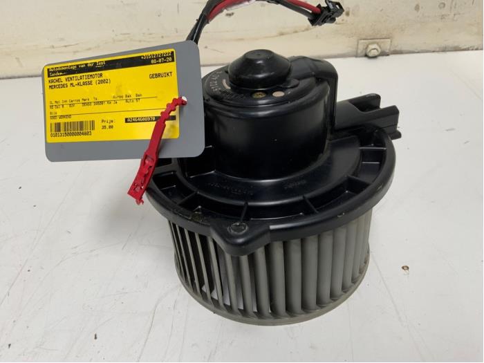 Heating and ventilation fan motor from a Mercedes-Benz ML I (163) 400 4.0 CDI V8 32V 2002
