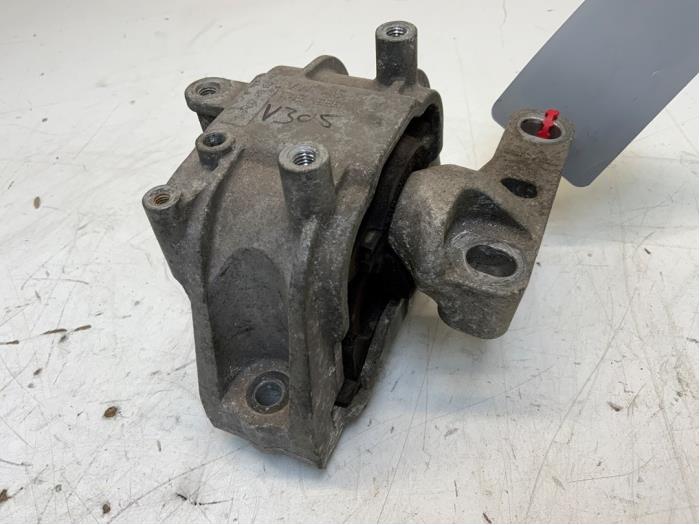 Used Engine mount Volkswagen Golf VI (5K1) 1.6 TDI 16V Price € 12,50 Margin scheme offered by Autodemontage van der Iest
