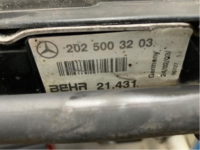Radiador de un Mercedes-Benz SLK (R170) 2.0 200 K 16V 2003