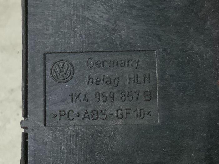 Przelacznik elektrycznej szyby z Volkswagen Polo V (6R) 1.2 12V 2010