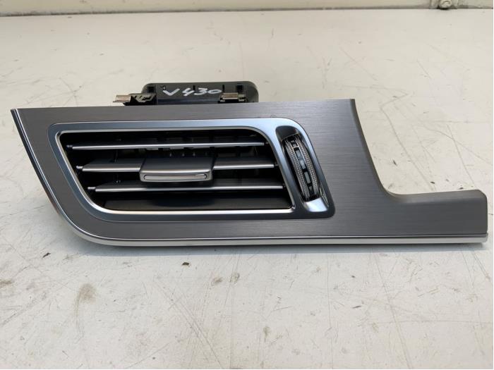 Grille d'aération latérale d'un Mercedes-Benz E (W212) E-300 BlueTec Hybrid V6 24V 2014