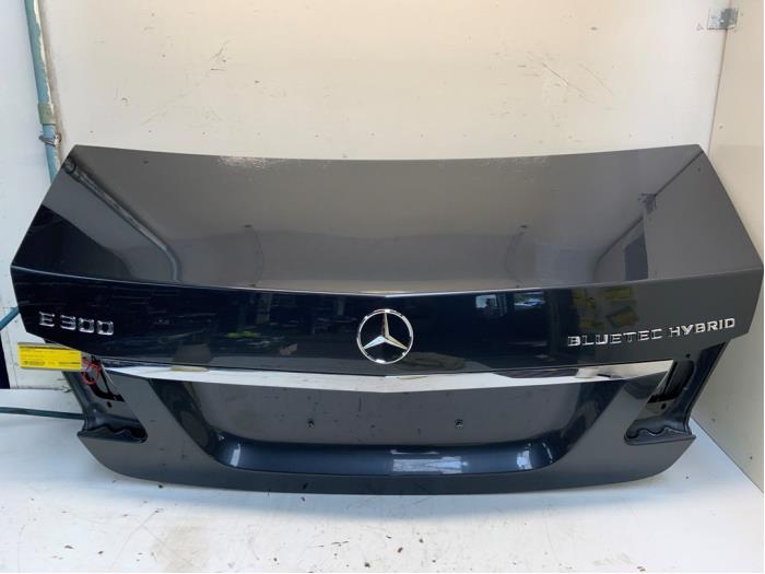 Begagnade Bagagelucka Mercedes E (W212) E-300 BlueTec Hybrid V6 24V Pris € 175,00 Marginaltabell erbjuds av Autodemontage van der Iest