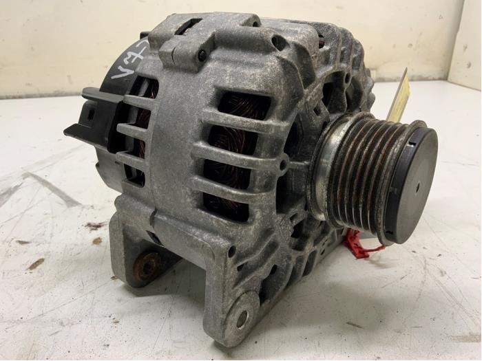 Usagé Dynamo Volkswagen Sharan (7M8/M9/M6) 1.9 TDI 115 Prix € 75,00 Règlement à la marge proposé par Autodemontage van der Iest
