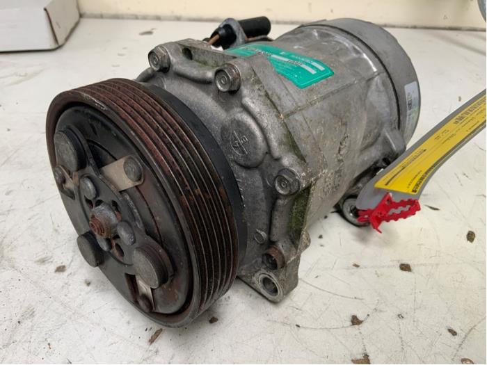 Air conditioning pump from a Volkswagen Sharan (7M8/M9/M6) 1.9 TDI 115 2002
