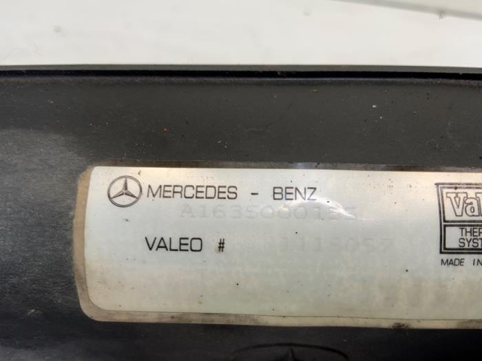Aleta de refrigeración de un Mercedes-Benz ML I (163) 3.2 320 V6 18V 2002