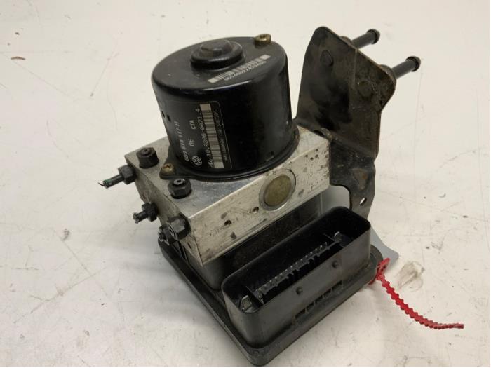 Gebrauchte ABS Pumpe Volkswagen Polo IV (9N1/2/3) 1.2 Preis € 45,00 Margenregelung angeboten von Autodemontage van der Iest