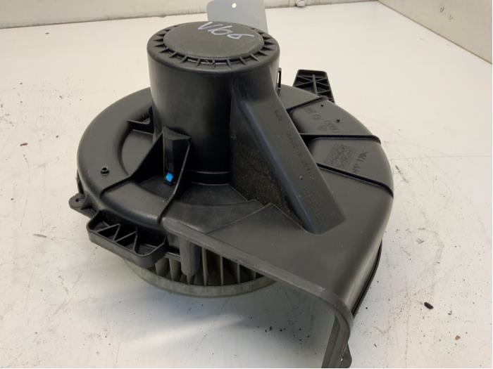 Heating and ventilation fan motor from a Volkswagen Polo IV (9N1/2/3) 1.2 2003