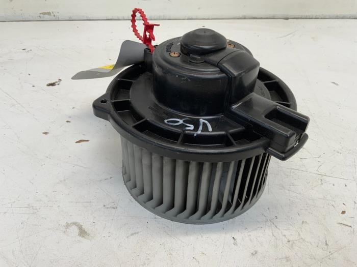 Heating and ventilation fan motor from a Mercedes-Benz ML I (163) 3.2 320 V6 18V 2002