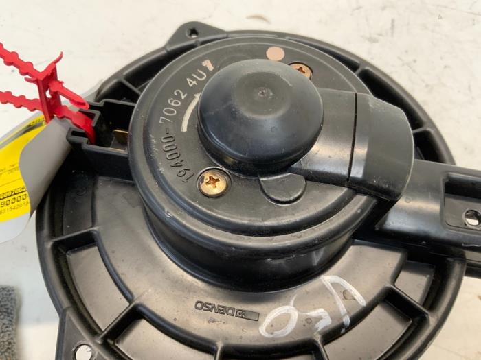 Heating and ventilation fan motor from a Mercedes-Benz ML I (163) 3.2 320 V6 18V 2002