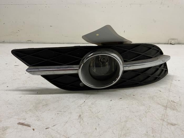 Fog light, front right from a Mercedes-Benz B (W245,242) 1.7 B-180 16V 2009
