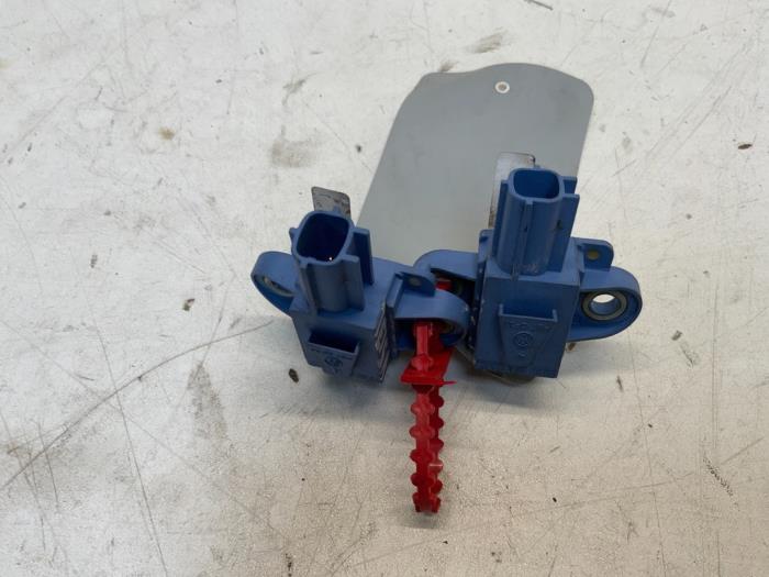 Begagnade ABS-sensor Volkswagen Golf V 4Motion (1K1) 3.2 R32 V6 24V Pris € 27,50 Marginaltabell erbjuds av Autodemontage van der Iest