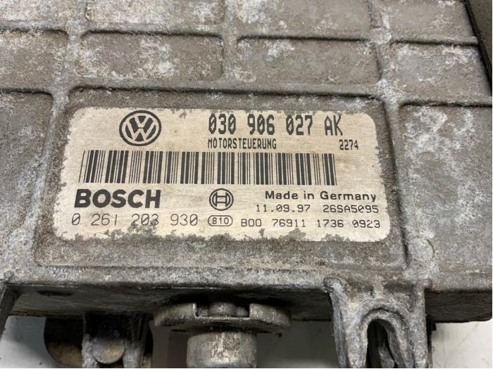 Engine management computer from a Seat Arosa (6H1) 1.0 MPi 1998