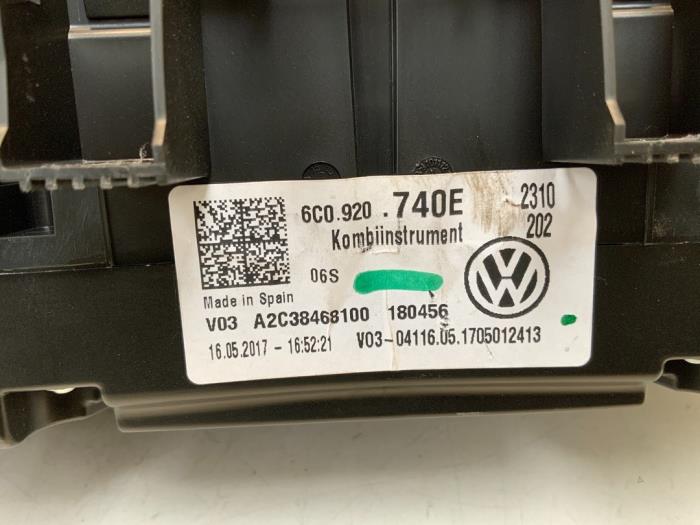 Panel de instrumentación de un Volkswagen Polo V (6R) 1.0 TSI 12V BlueMotion 2017