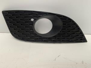 Used Fog light cover plate, right Seat Leon (1P1) 1.6 TDI 16V 105 Price € 15,00 Margin scheme offered by Autodemontage van der Iest
