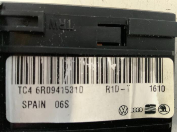 Light switch from a Volkswagen Polo V (6R) 1.2 12V 2010