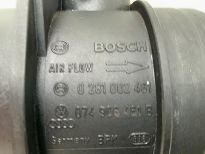 Air mass meter from a Seat Leon (1P1) 2.0 TDI 16V 2006