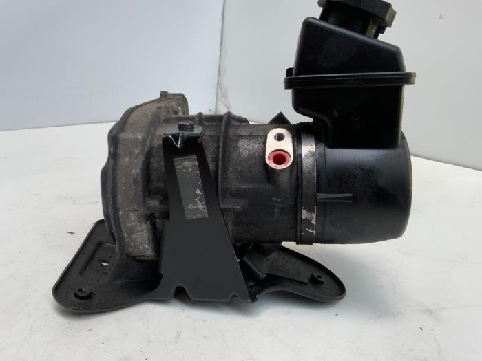 Usagé Pompe de direction Mercedes ML II (164/4JG) 3.0 ML-280 CDI 4-Matic V6 24V Prix € 194,99 Règlement à la marge proposé par Autodemontage van der Iest